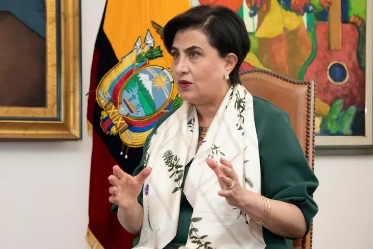 Ecuador mantiene tasa de seguridad y posterga reunión con Colombia