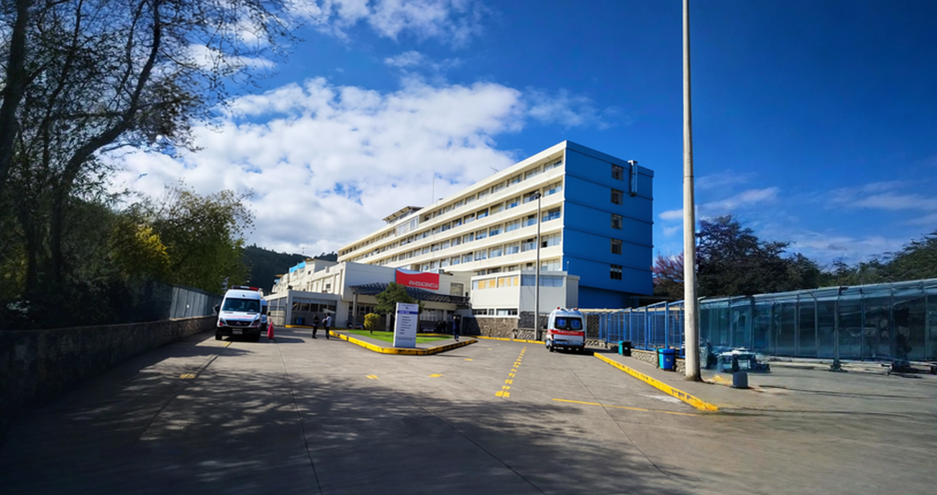 Personal de salud alerta riesgo de colapso por llegada masiva de pacientes a hospital de Cuenca