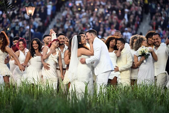 Una boda en pleno Super Bowl: pareja se casa durante el show de medio tiempo de Bad Bunny