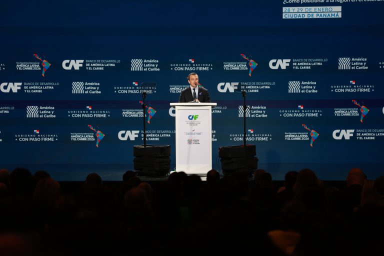 Guido Perugachi asume la presidencia de la Fenocin y anuncia impulso a una revocatoria de mandato