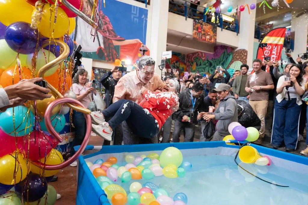 Alcaldía de Cuenca utiliza imagen alusiva al Carnaval para promocionar obras municipales