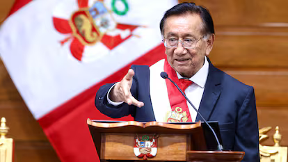 José María Balcázar asume la Presidencia del Congreso y la jefatura interina de Perú