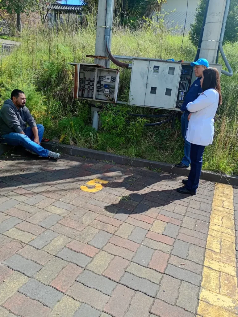 Trasladan banco distrital de vacunas en Cuenca por falla eléctrica en el Centro de Salud Pumapungo
