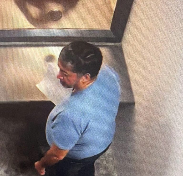 Reimberg publica foto de abogado de Aquiles Álvarez dentro de la Cárcel del Encuentro