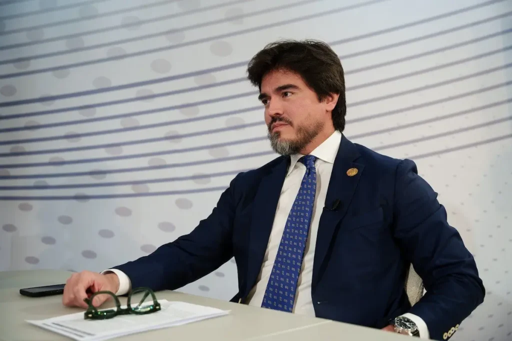 José de la Gasca se inscribe para Fiscal General