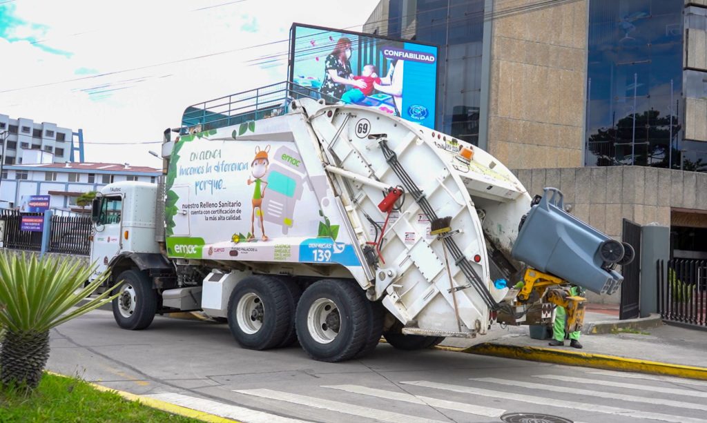 Trabajadora de recolección de basura denuncia presuntas irregularidades laborales de contratista vinculada a la EMAC
