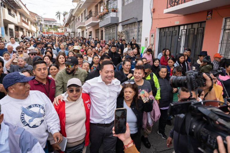 Municipio defiende permisos a funcionarios tras marcha por alcalde; concejala cuestiona participación