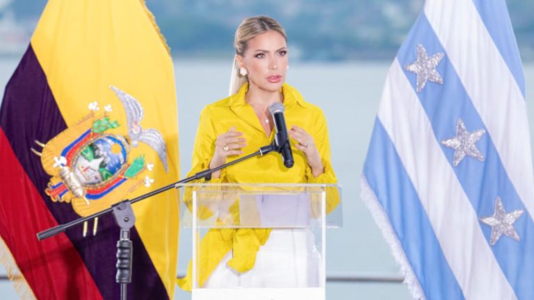Susana González reaparece con “Volvemos” y se perfila para la Prefectura del Guayas