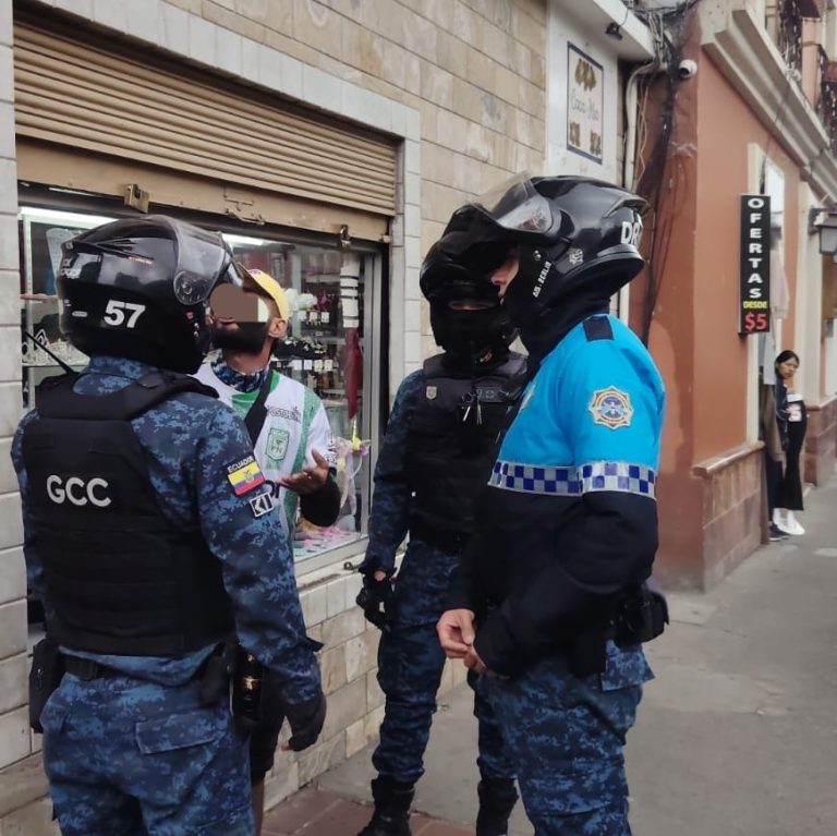 Ciudadano extranjero fue retenido en Cuenca tras denuncias por presuntas amenazas a comerciantes