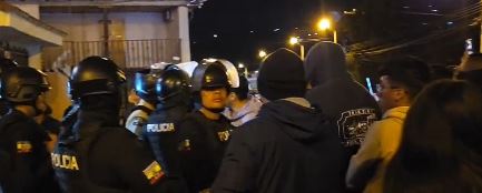 Cuenca: moradores alertaron sobre supuesto paradero de docente investigado por abuso sexual