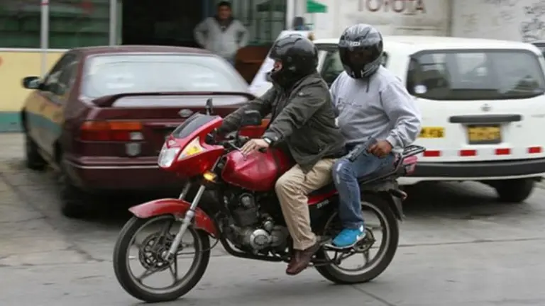 Ordenanza que restringe la circulación de dos personas en motocicletas será tratada en segundo debate en Cuenca