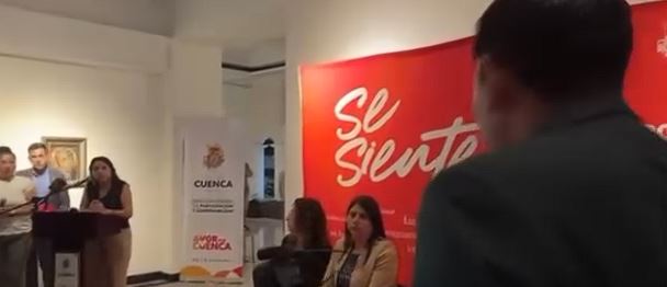 Incidente en rueda de prensa en Cuenca genera denuncia por presunta intimidación a periodista