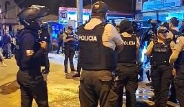 Persecución policial en Cuenca deja un herido, vehículos afectados y detenidos