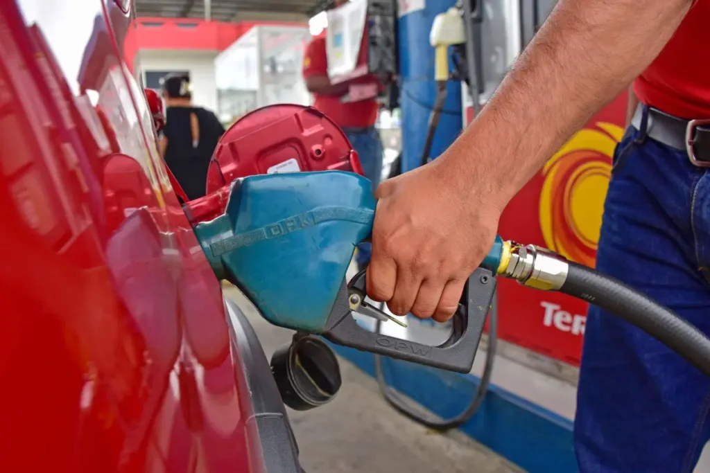 Gobierno reforma sistema de precios de combustibles y anuncia reducción para las gasolinas Extra y Ecopaís