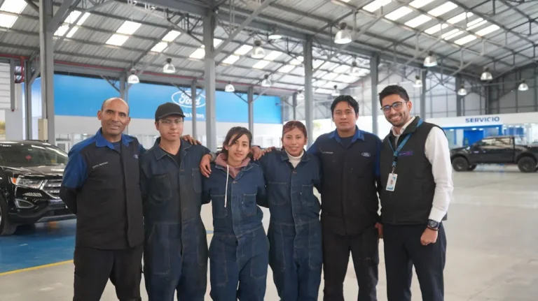 El motor de las nuevas generaciones: La educación técnica automotriz transforma el futuro laboral de jóvenes ecuatorianos