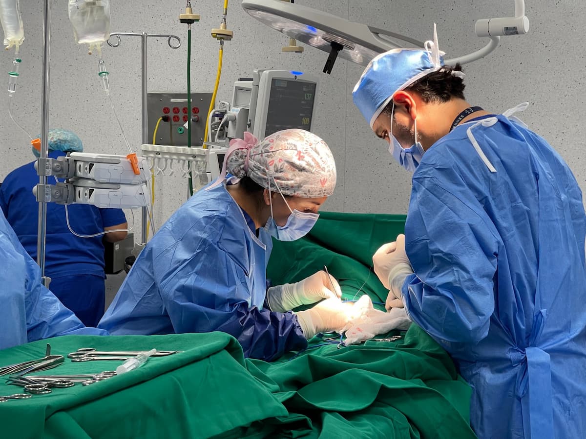 Nueva oportunidad de vida: 15 pacientes de El Coca viajan a Quito para recibir cirugías gratuitas tras exitosas brigadas médicas