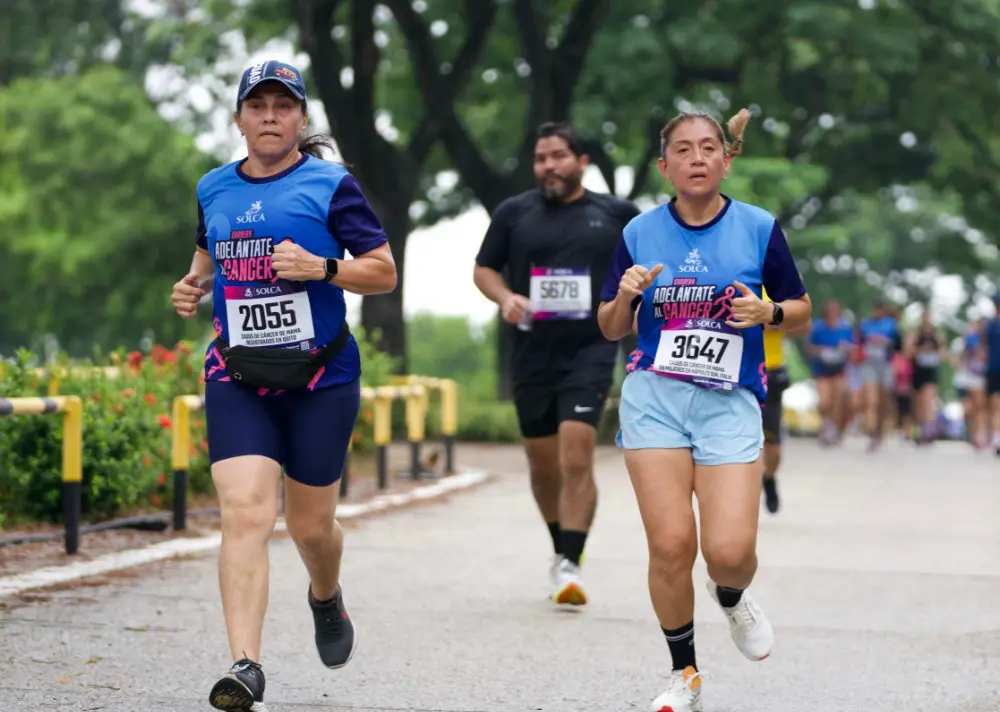 Correr para visibilizar: Más de 600 participantes se unieron en Guayaquil a la carrera “Adelántate al Cáncer” portando estadísticas de prevención