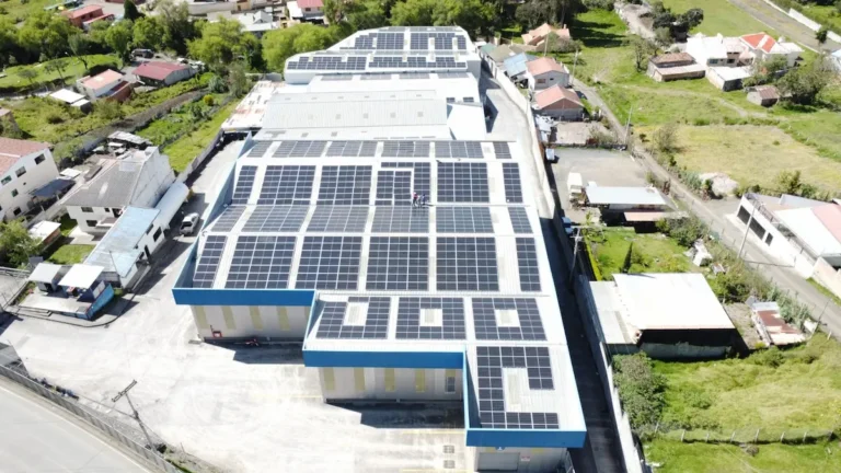 Transición energética industrial en Cuenca: Planta solar abastecerá más del 95% del consumo eléctrico de Fibroacero